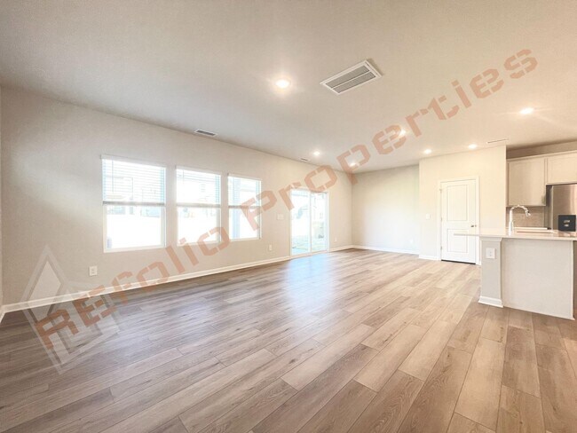 Foto del edificio - Brand new 4 Bedroom, 3 Bathroom, Spacious Loft, Attached 2 Car Garage and Backyard in Oak Manor, ...