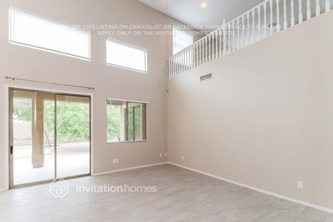 Foto del edificio - 8787 W Augusta Ave
