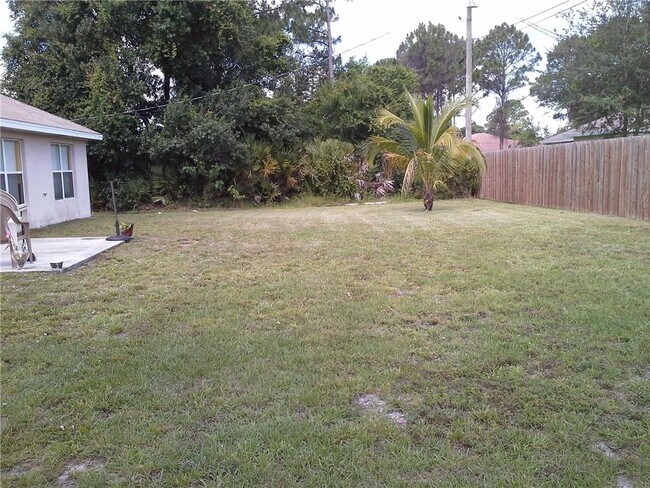 Foto del edificio - 1341 SW Halford Ave