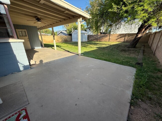 Foto del edificio - 1634 E 12th St