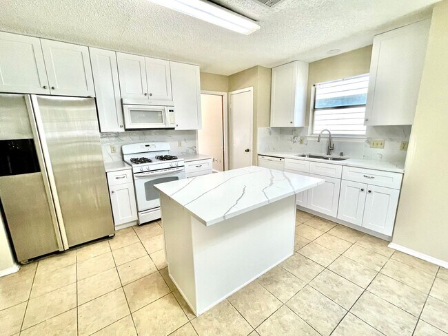 Foto del edificio - House For Lease in Milwood