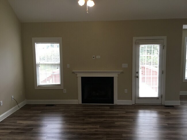 Building Photo - 451 Riverwalk Drive