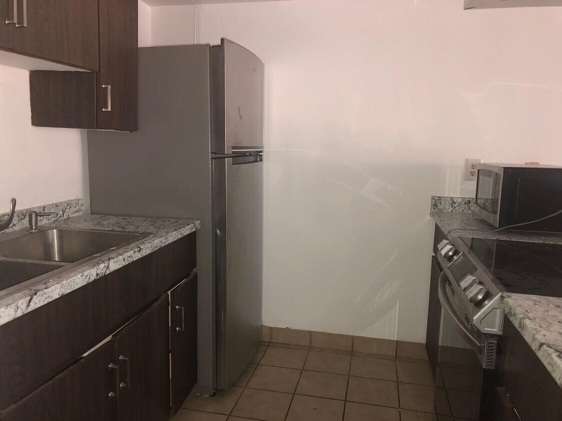 Foto principal - 77805 California Dr