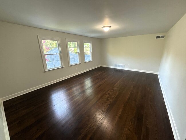 Foto del edificio - 5516 Sycamore Grove Ln