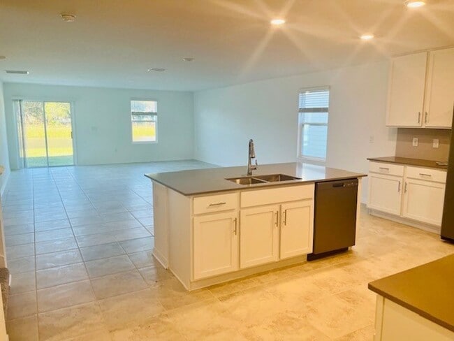 Building Photo - 1910 Birnham Wood Bnd