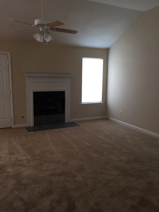 Foto del edificio - 2415 Ramblewood Dr