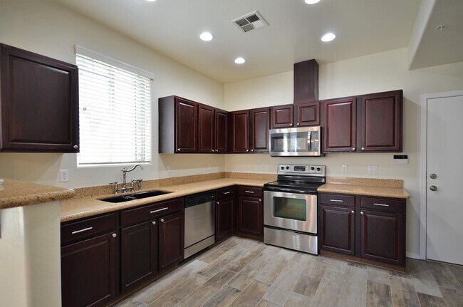 Building Photo - 1225 N 36th St