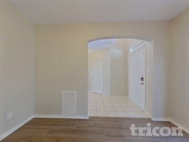 Building Photo - 9705 Gallatin Ln