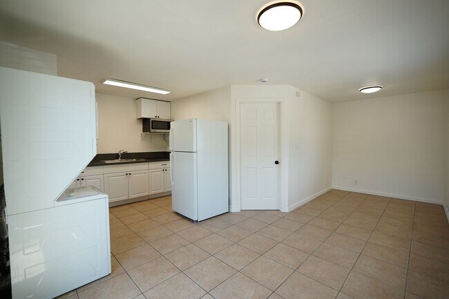 Foto del edificio - 1405 N Riverside Ave