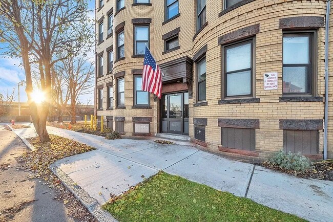 Foto del edificio - 649 S Summer St