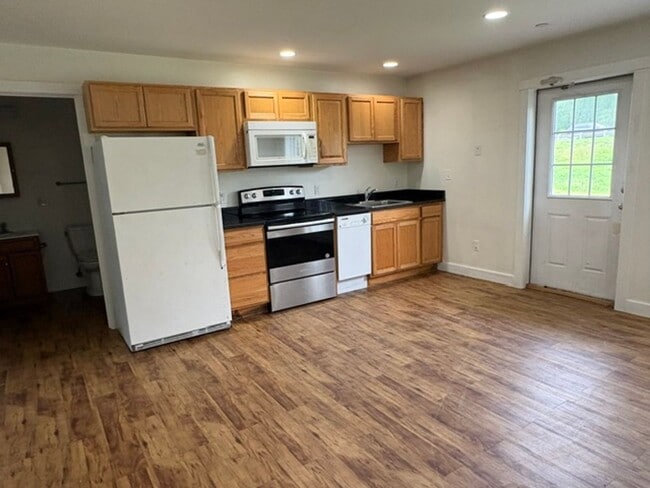 Building Photo - 130 Martell Ct