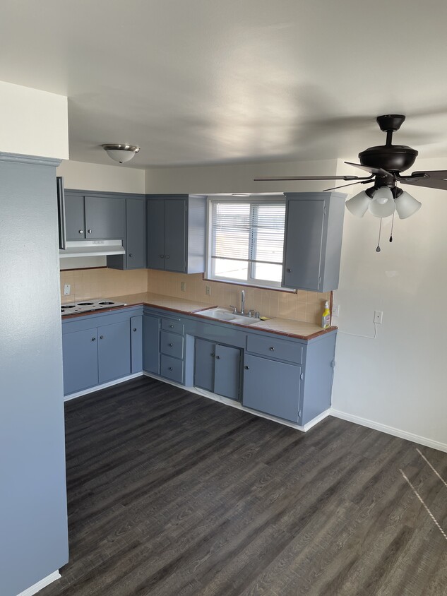 Kitchen - 1102 W Angeleno Ave