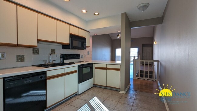 Building Photo - Great 2 Bedroom Condo in Clipper Cove!