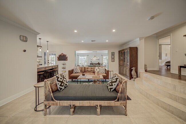 See the outdoors as soon as you enter - 1281 Nightingale Ave