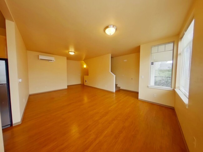 Building Photo - Alder Duplexes on 17th