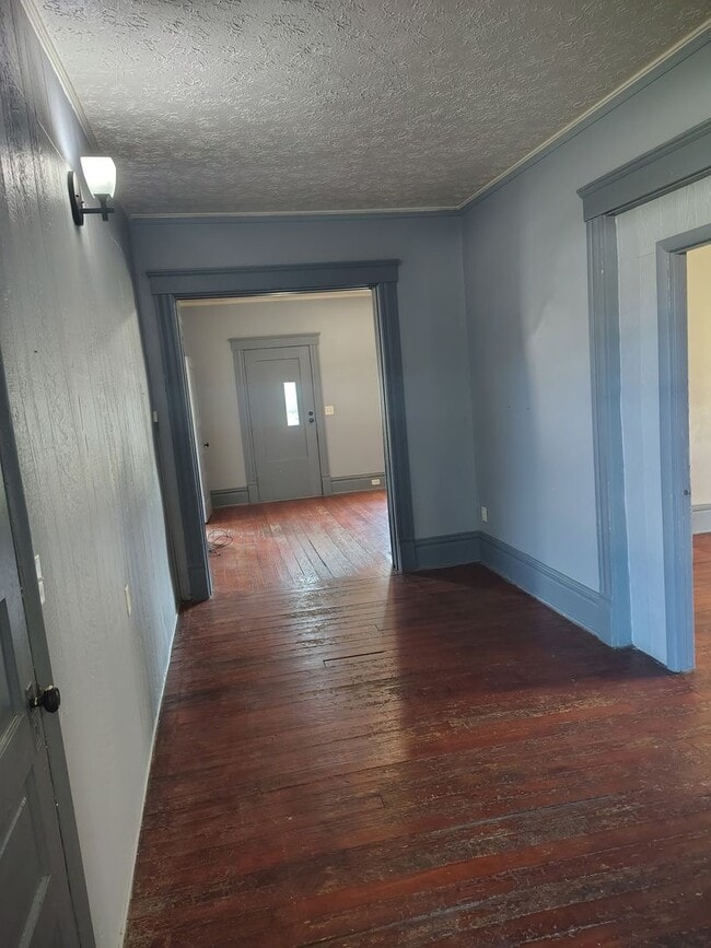 Building Photo - 801 Warren St