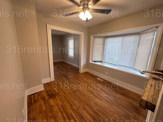 Building Photo - $895- 2 bed 1 bath - Single Family Home