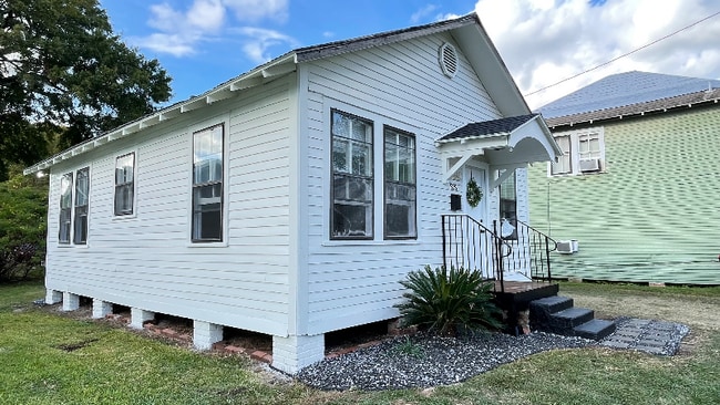 Building Photo - 808 Gordon St