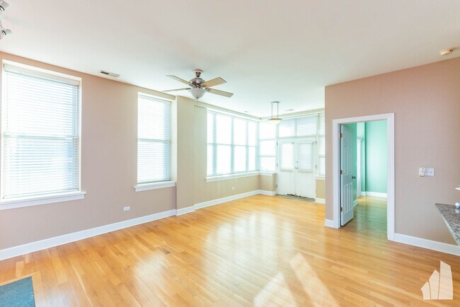 Foto del edificio - 2700 W Belmont Ave