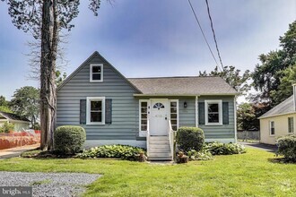 Building Photo - 5516 Greentree Rd