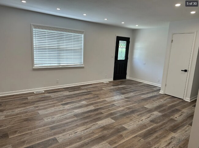 Foto del edificio - 16887 P Rd