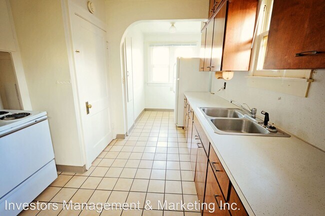 Building Photo - 3 br, 1 bath House - 913 3rd Street SE