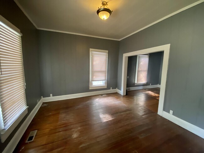 Foto del edificio - 719 W Jefferson Ave