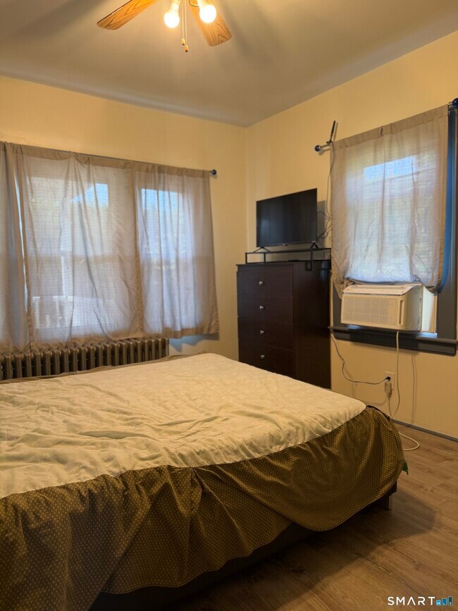 Foto del edificio - 212 Maple Hill Ave