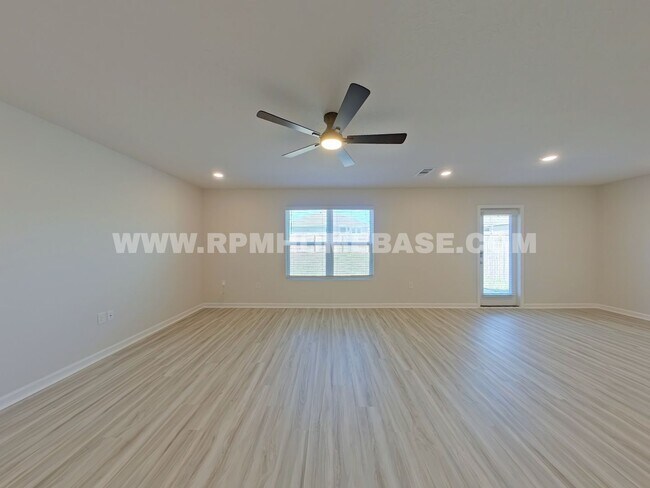 Foto del edificio - Spacious 5-Bedroom Home in Shoal River Community with Modern Features and Community Pool Access!