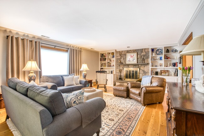 Building Photo - 167 Henry St