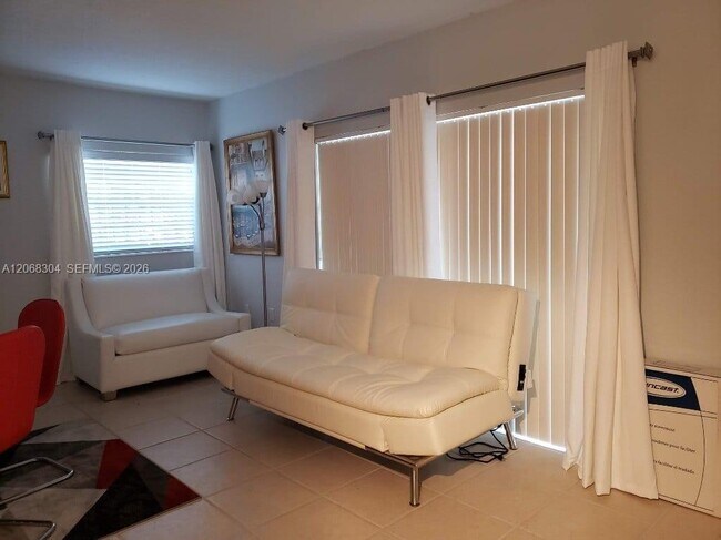 Foto del edificio - 2539 BAYSHORE Dr