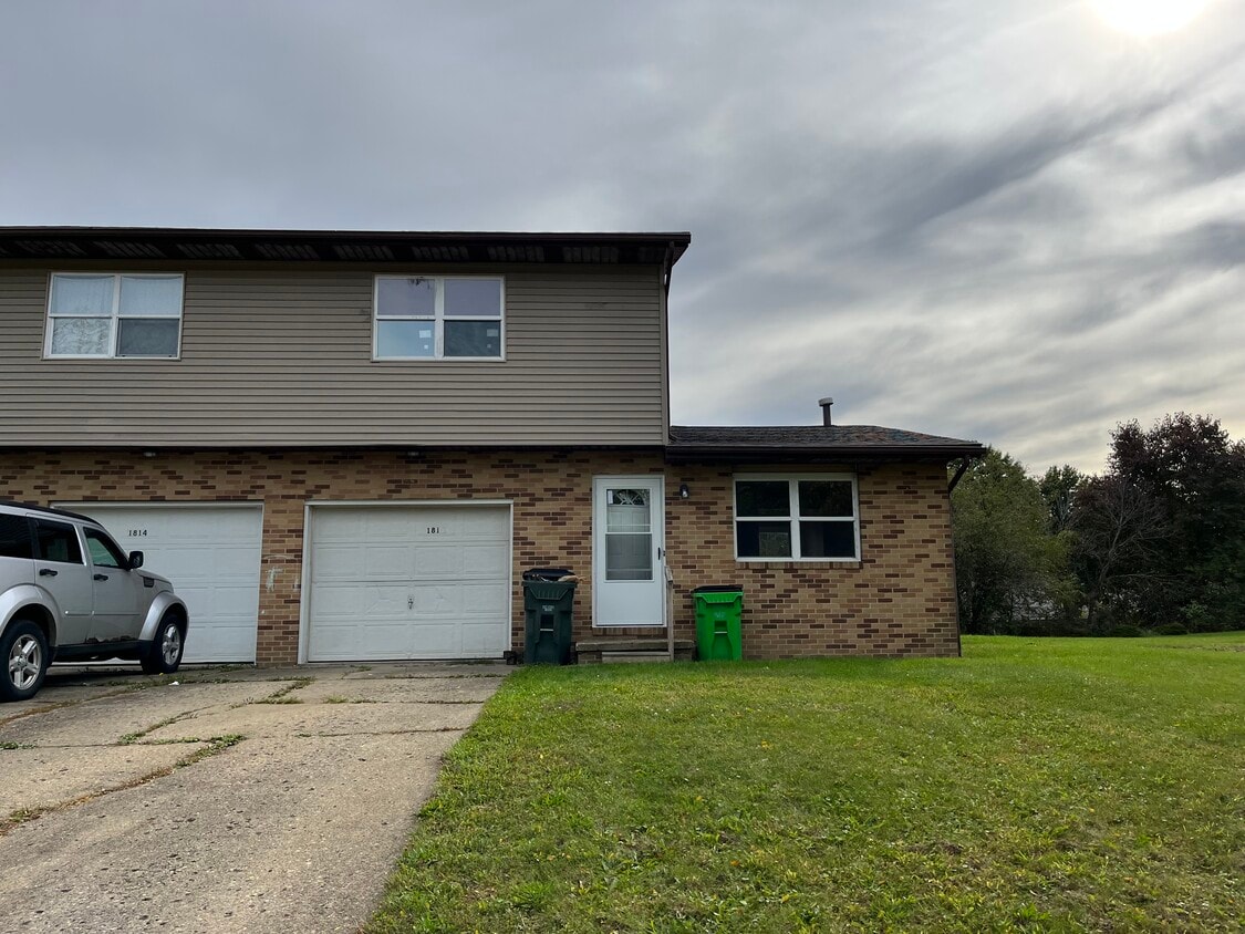 1816 Lakeview Dr, Orrville, OH 44667 Townhome Rentals in Orrville OH