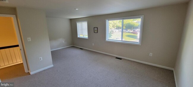 Foto del edificio - 8966 Centerway Rd