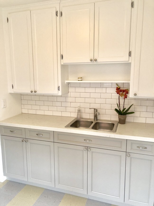 Kitchen - 2357 Griffith Park Blvd