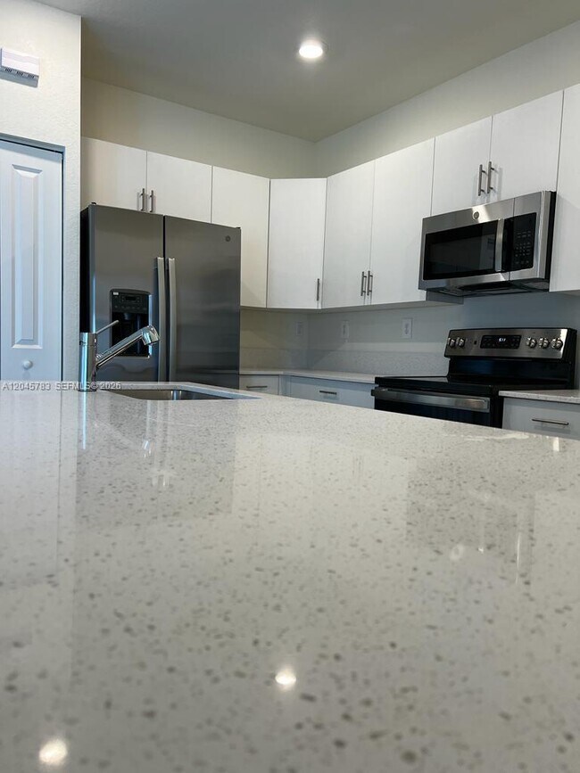 Foto del edificio - 11444 West 33rd Ct