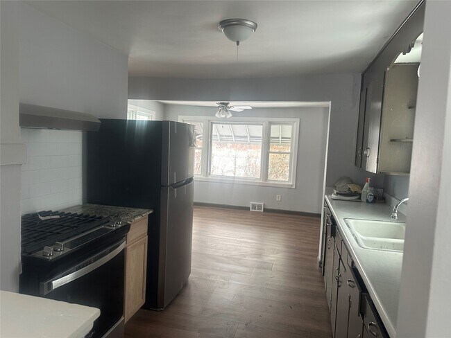 Foto del edificio - 1228 Hilborn Ave