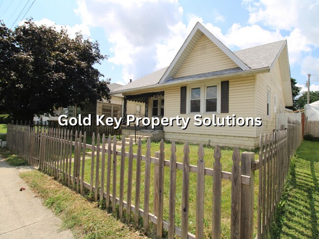 Building Photo - 2 Bedroom, 1 Bath, Detached Garage (NO SEC...
