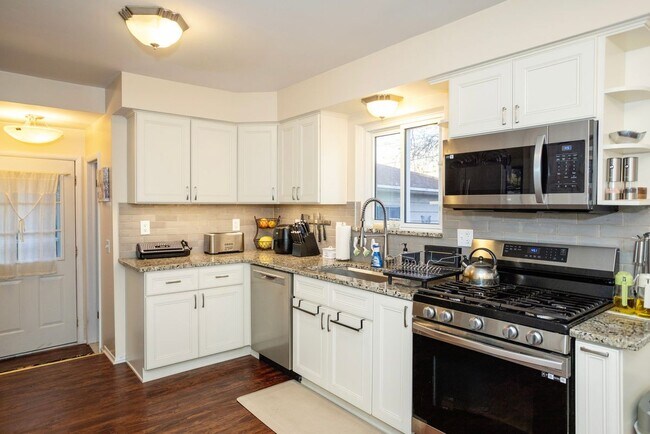 Foto del edificio - 28115 Little Mack Ave