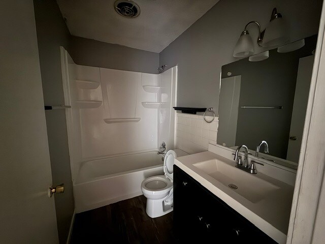 Foto del edificio - 2634 Oakview Dr