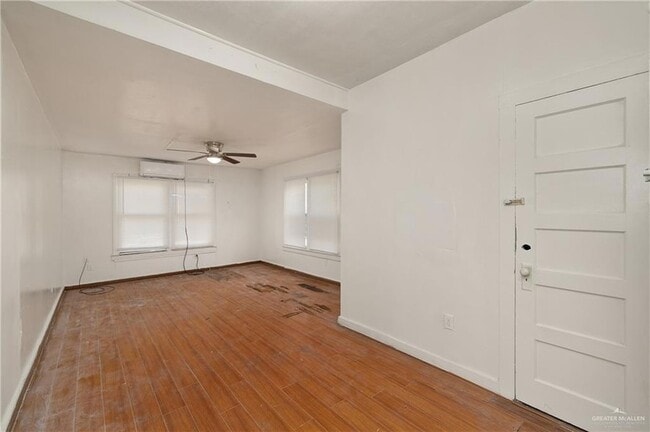 Foto del edificio - 221 W 14th St