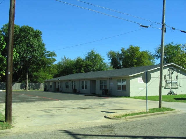 Primary Photo - 214 Locust St