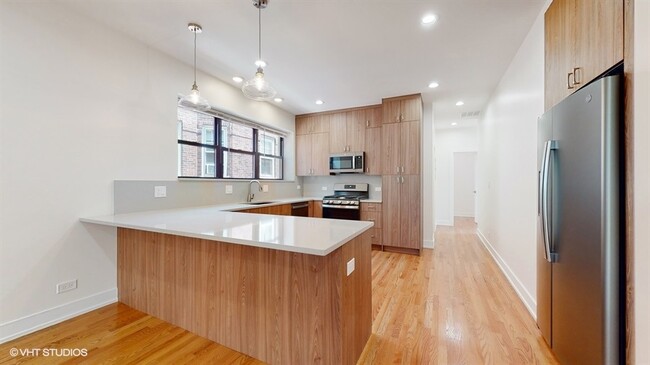 Foto del edificio - 2051 W Berwyn Ave