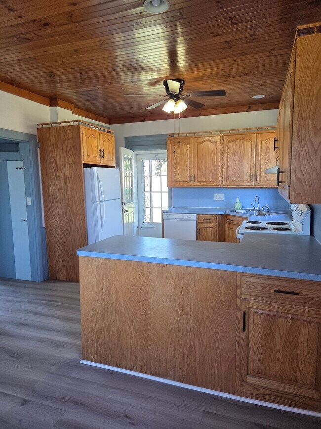 Foto del edificio - 545 Schoolhouse Rd