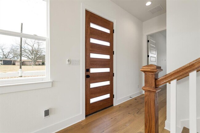 Foto del edificio - 304 East Dr