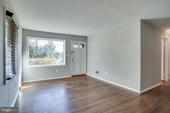 Foto del edificio - 7713 Lunceford Ln