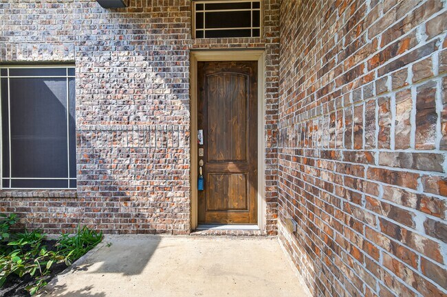Foto del edificio - 15802 Pine Cone Ln