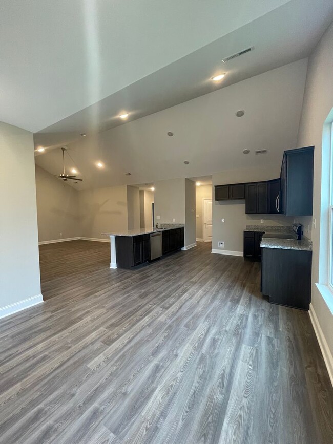 Building Photo - 2-Bedroom Townhome in Lenoir City
