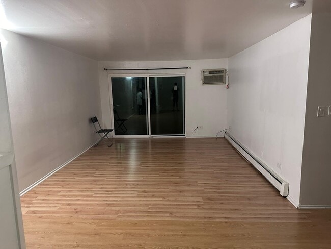 Building Photo - 670 Hill Dr