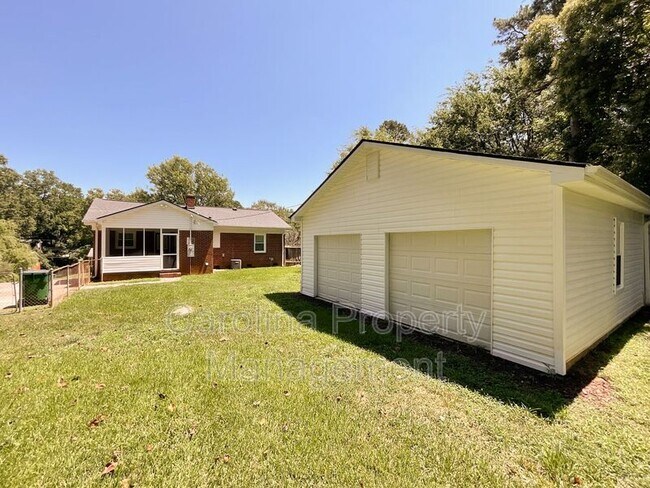 Foto del edificio - 2232 Falmouth Rd