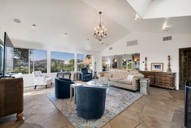 Building Photo - 314 Upper Lake Rd